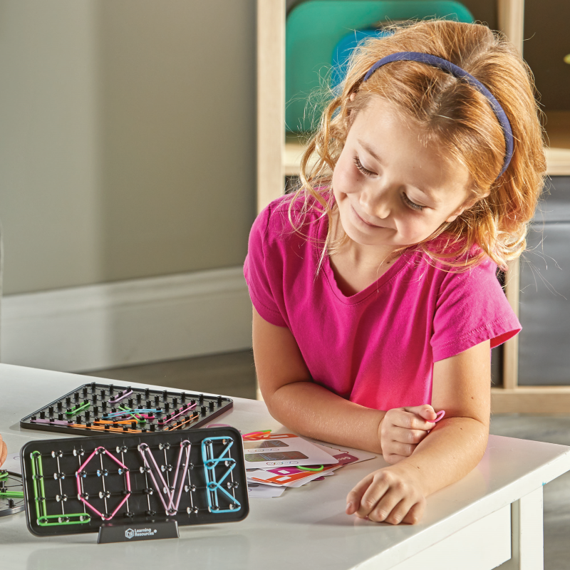 STEM EXPLORERS GEO-GLOW ART