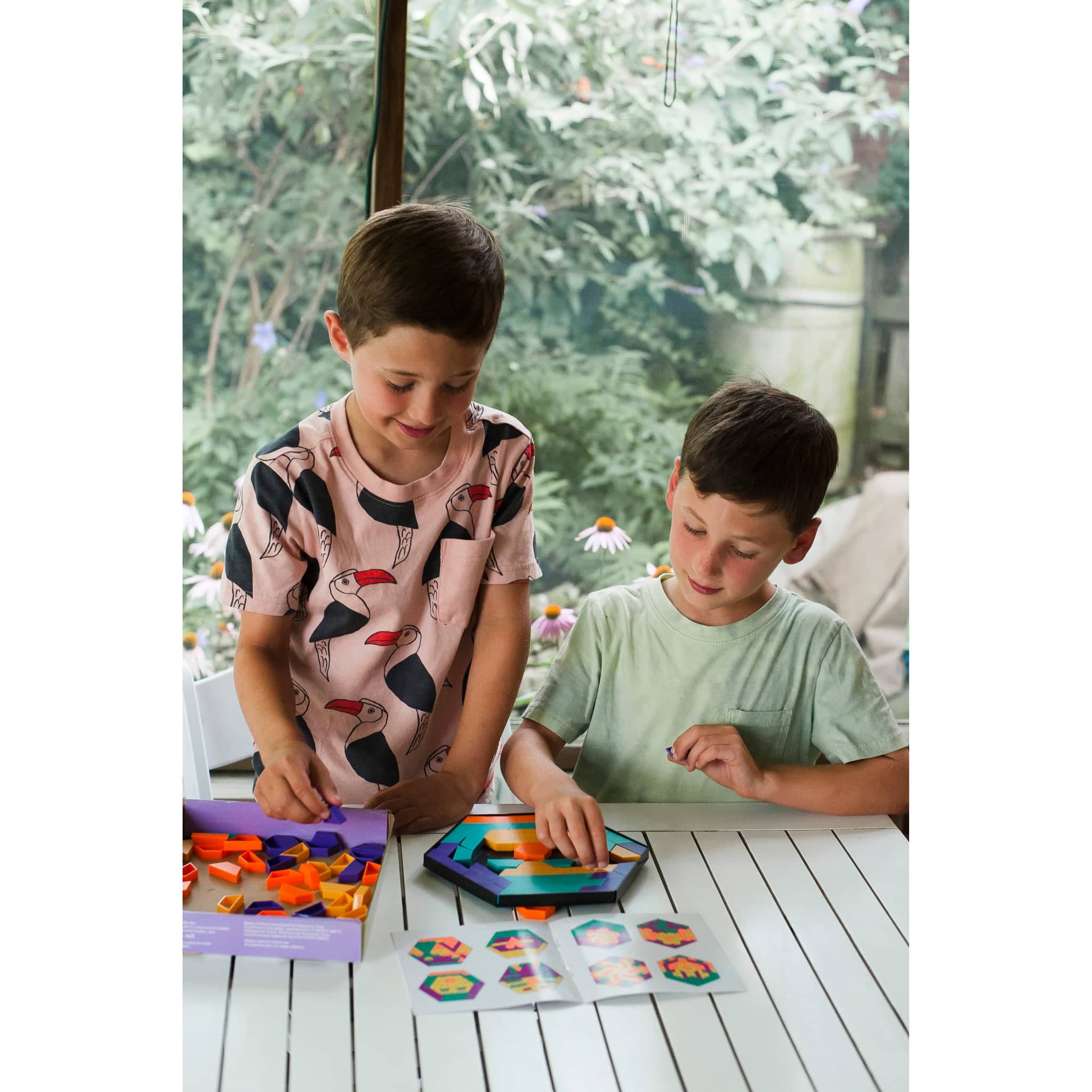 MOSAIC MYSTERIES Design Pattern Mosaic Puzzle - Discovery Toys
